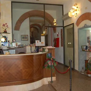 https://leonardo-pisa.it-tuscanyhotel.com